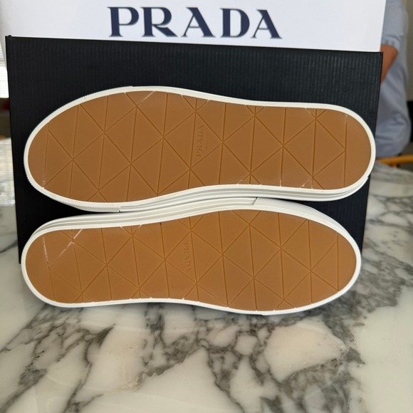 Prada Milano 2EE448 Mens Brown Pebbled Leather Low Top Sneakers, UK 7 main image 11